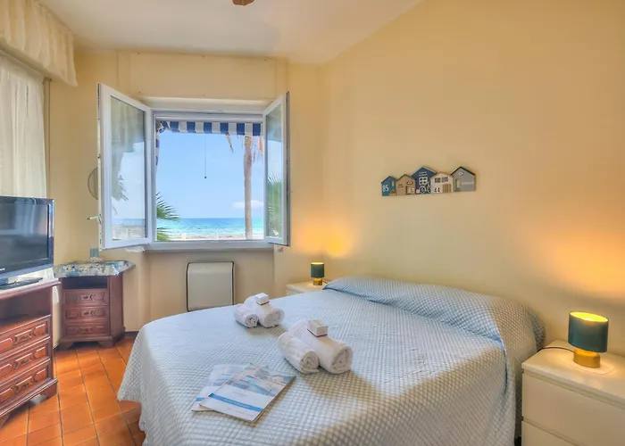 Vivante - Front - Happy Appartement Albenga
