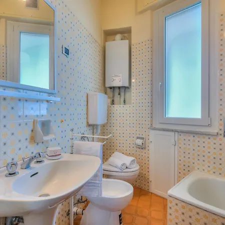 Mer Vivante - Front Beach With Balcony - Happy Rentals * 알벤가