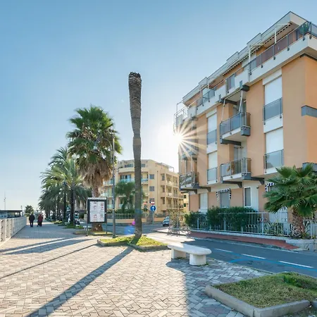 Mer Vivante - Front Beach With Balcony - Happy Rentals *