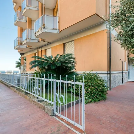 Mer Vivante - Front Beach With Balcony - Happy Rentals