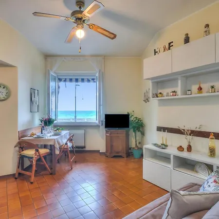 Mer Vivante - Front Beach With Balcony - Happy Rentals * 알벤가